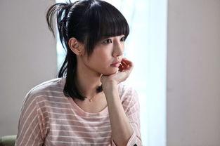 浴袍出镜的娱乐吃瓜博主,揭秘娱乐圈幕后故事